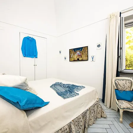 - Maison Nyaraló *