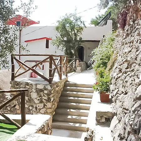 - Maison